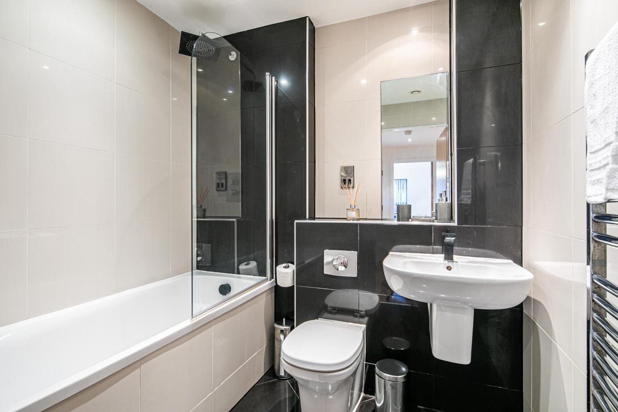 Stylish 2 Bed Apt 18 - City Centre, Free Parking, Espresso Machine & Netflix - Hosted By Stay Host Save Sheffield Exteriér fotografie